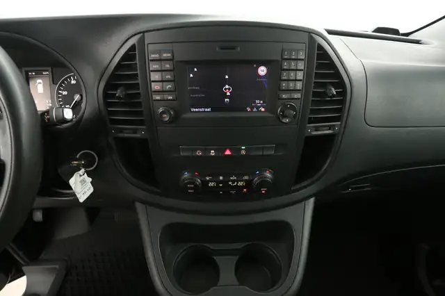 Mercedes-Benz Vito view 11