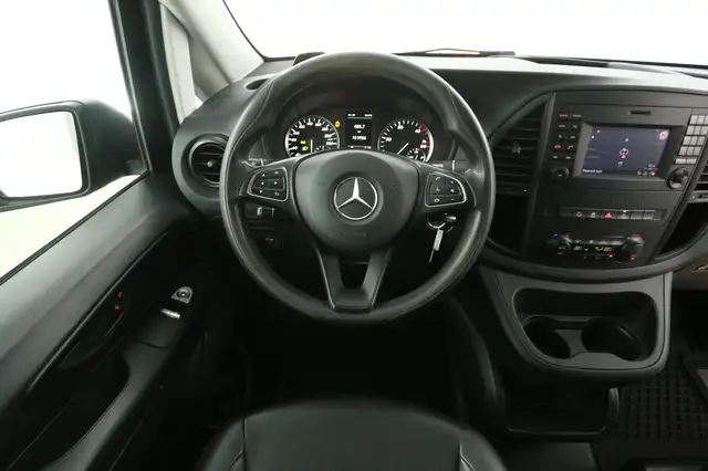 Mercedes-Benz Vito view 2
