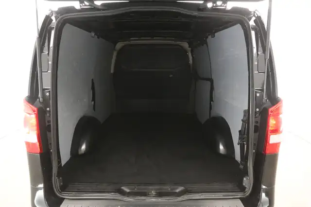 Mercedes-Benz Vito view 3