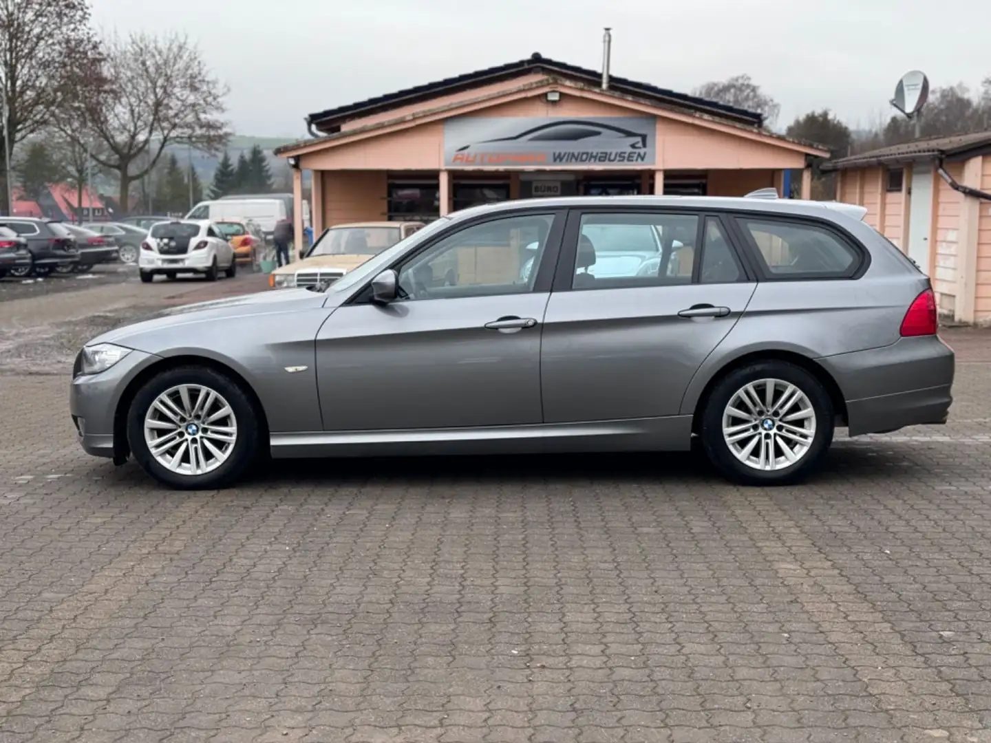 BMW 318 i Touring *XENON *NAVI *TÜV NEU Grau - 2