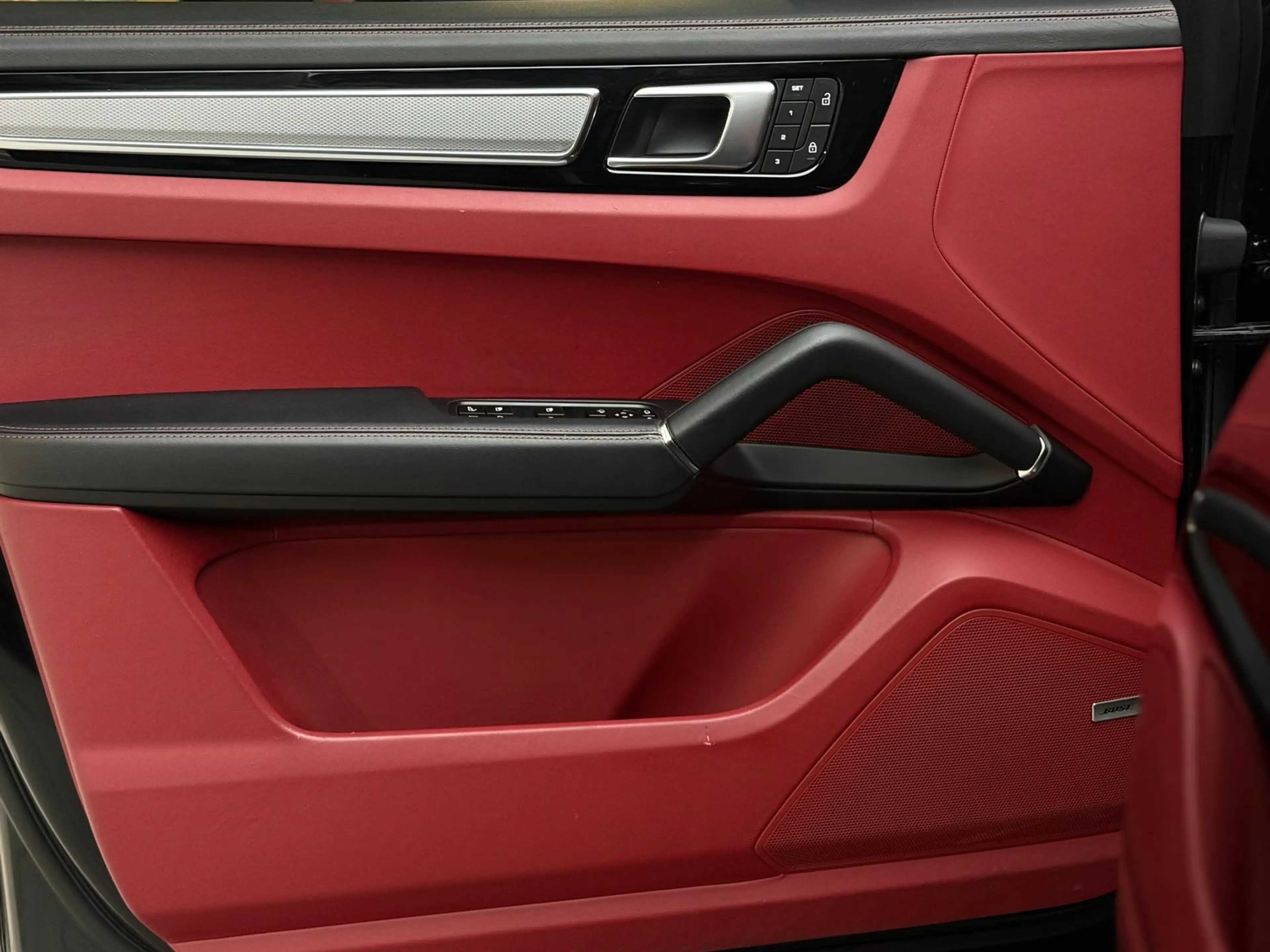 Porsche Cayenne Coupe E-Hybrid Platinum Edition HuD — photo 11