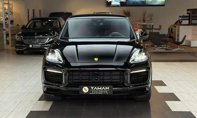 Porsche Cayenne view 3