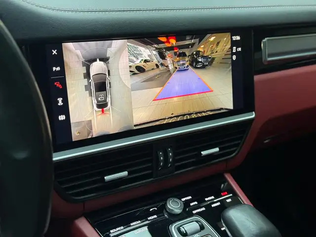 Porsche Cayenne view 16