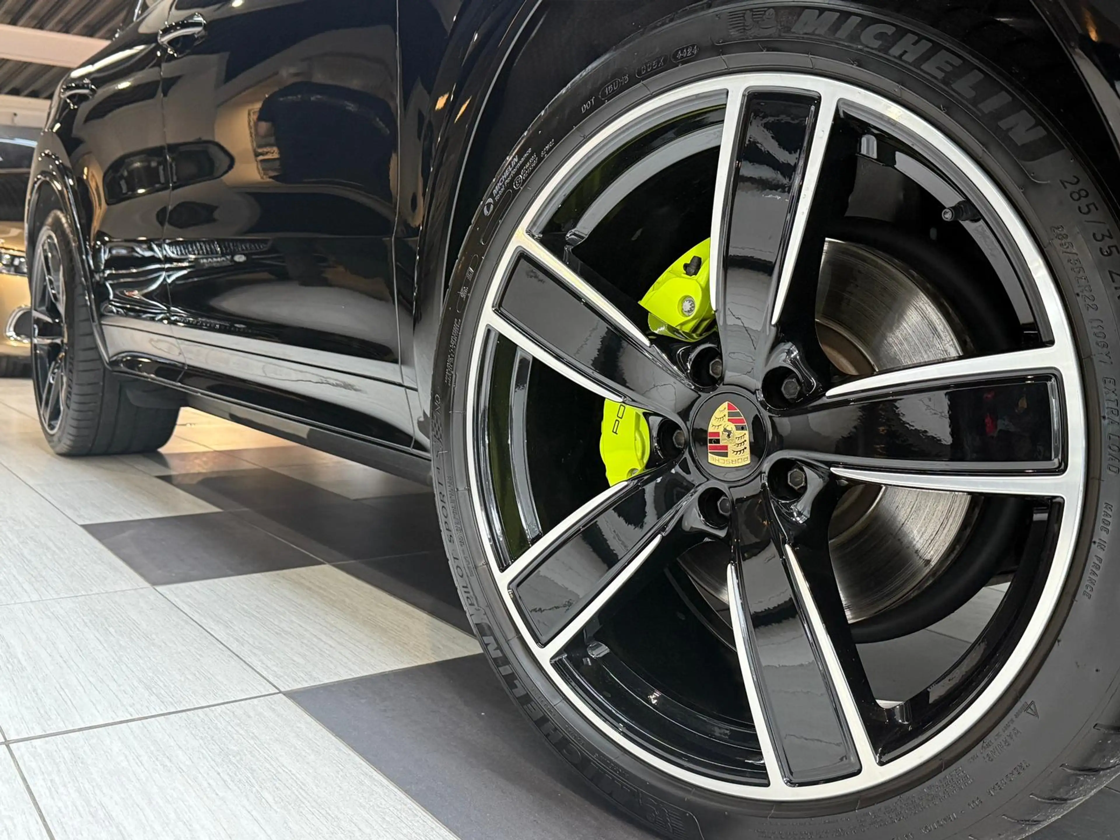 Porsche Cayenne Coupe E-Hybrid Platinum Edition HuD — photo 5