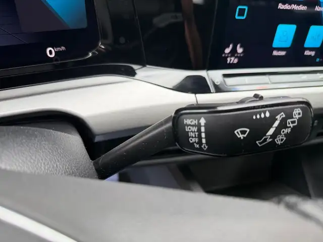 Volkswagen Golf view 19
