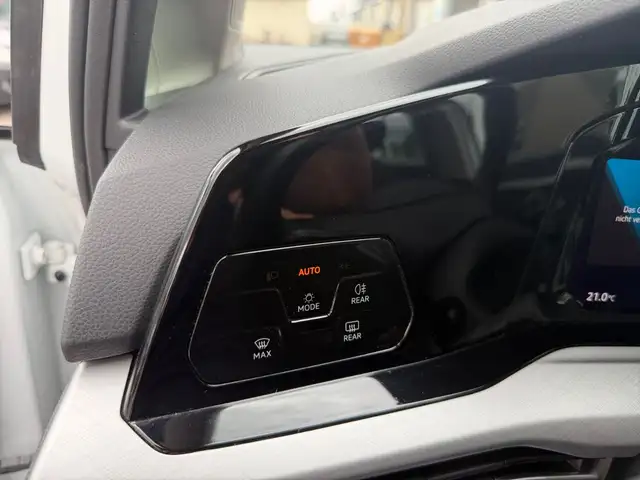 Volkswagen Golf view 17