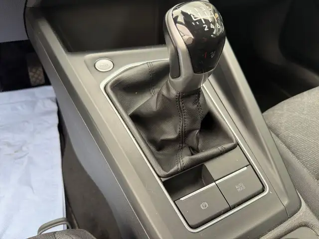 Volkswagen Golf view 21