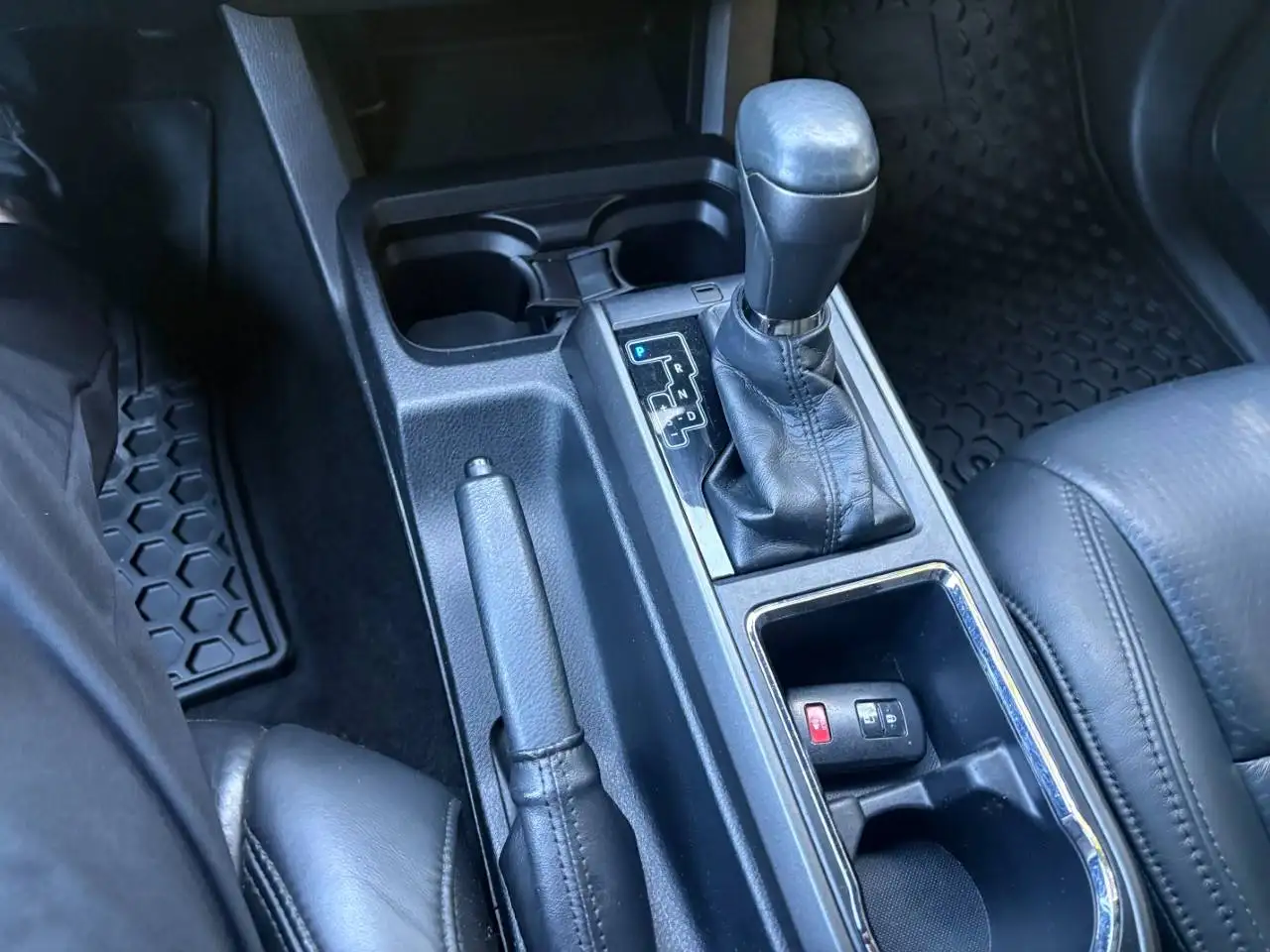 Toyota Tacoma снимка Toyota Tacoma