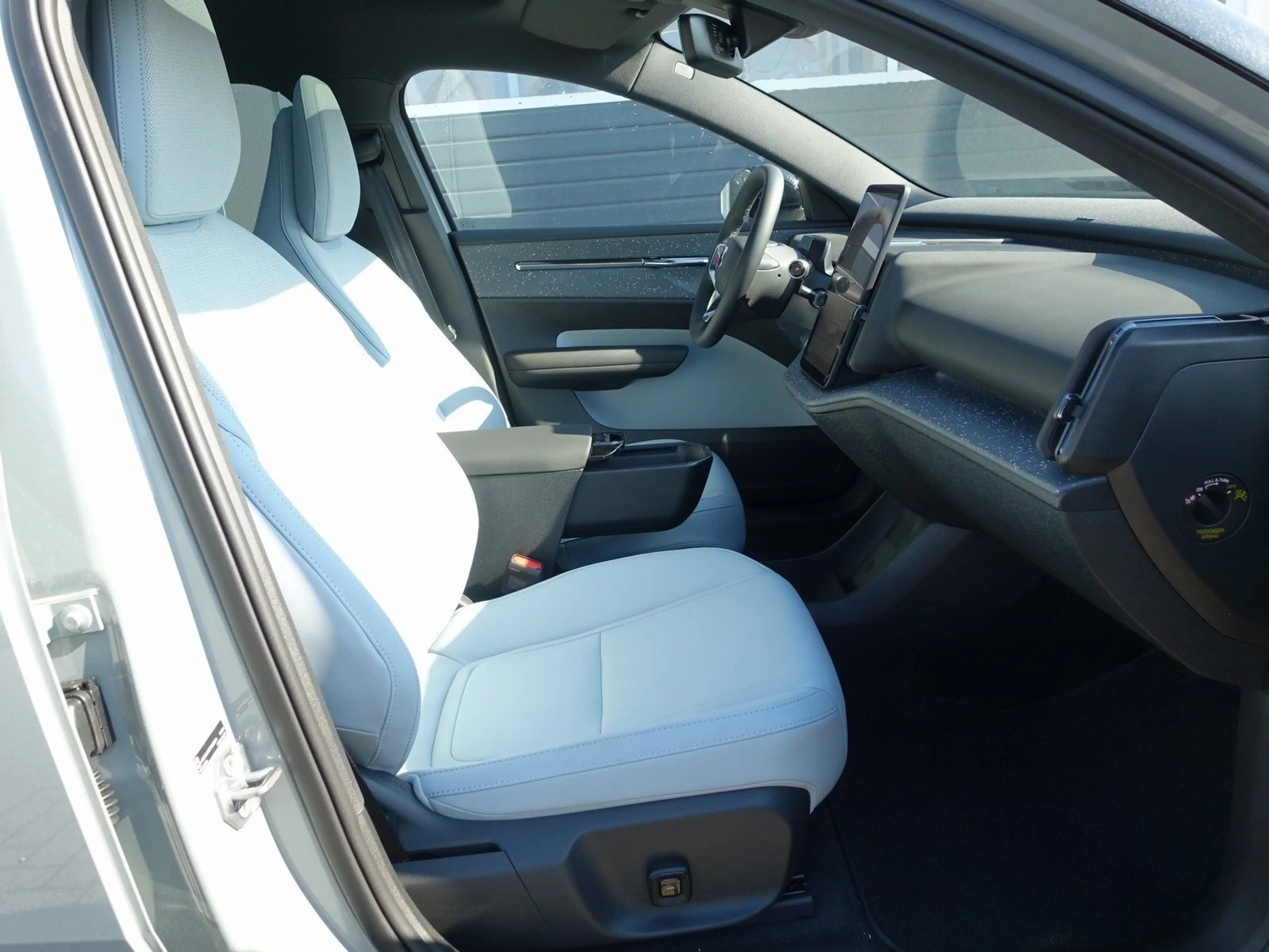 Volvo EX30 Ultra Single Extended Range/Pano/360°Cam — photo 10