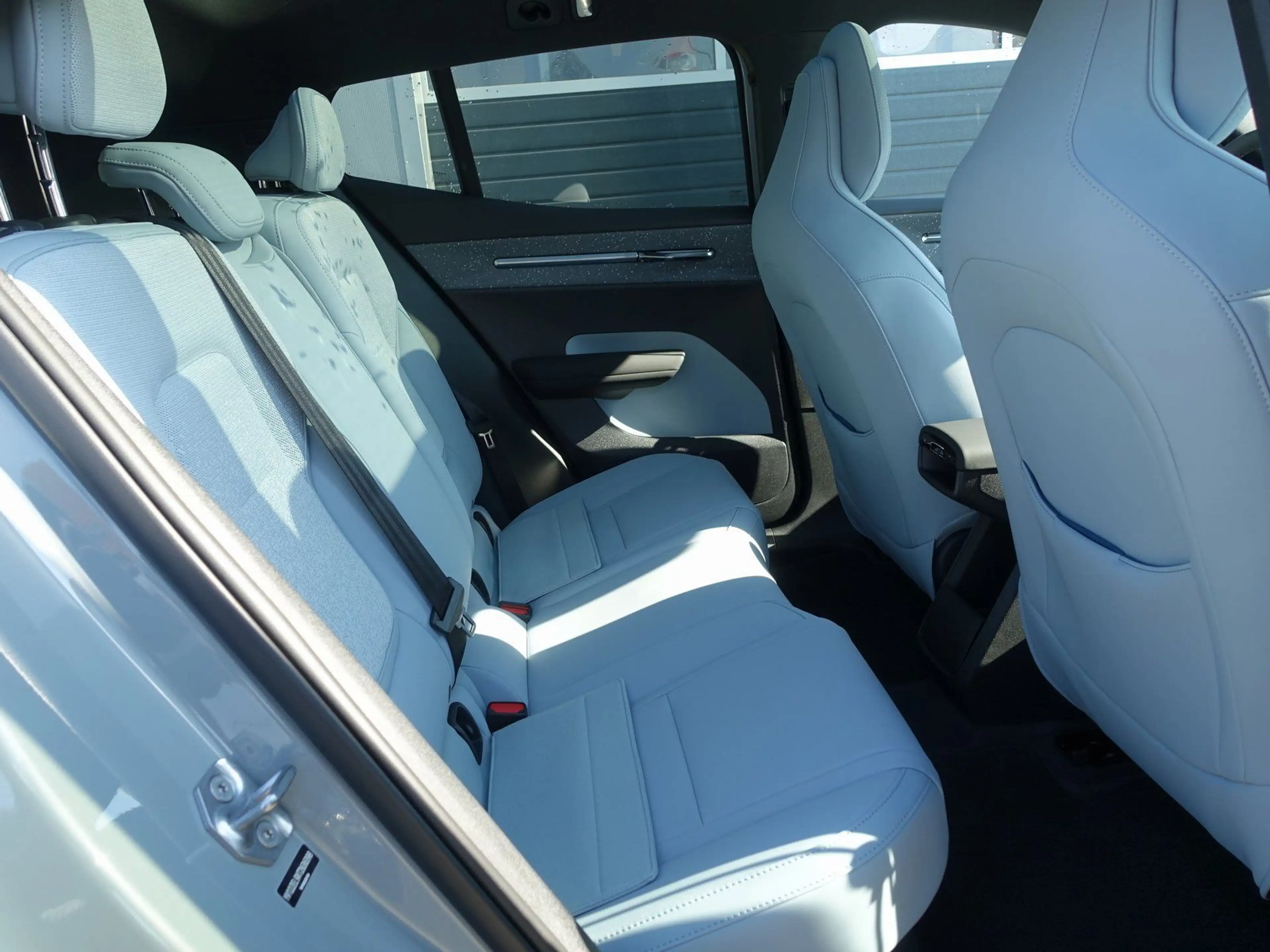 Volvo EX30 Ultra Single Extended Range/Pano/360°Cam — photo 11