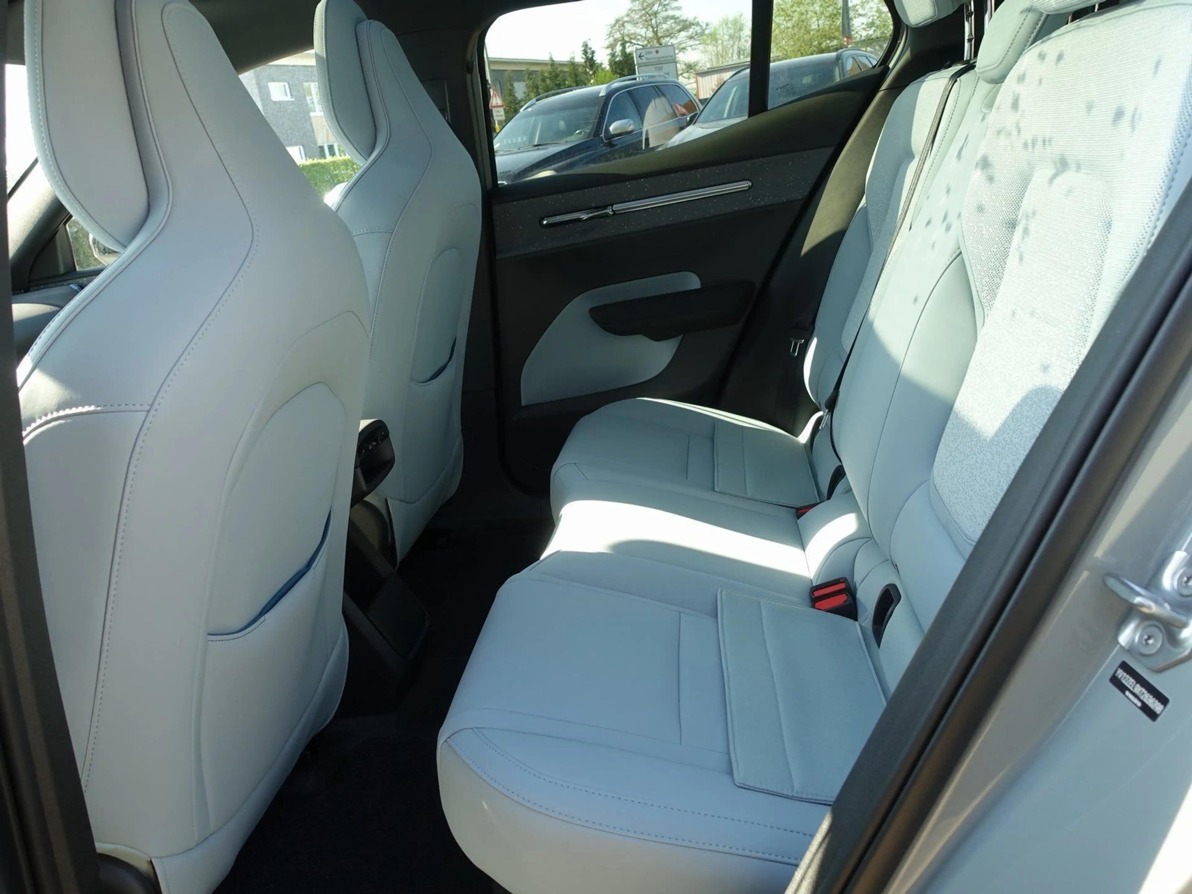 Volvo EX30 Ultra Single Extended Range/Pano/360°Cam — photo 12