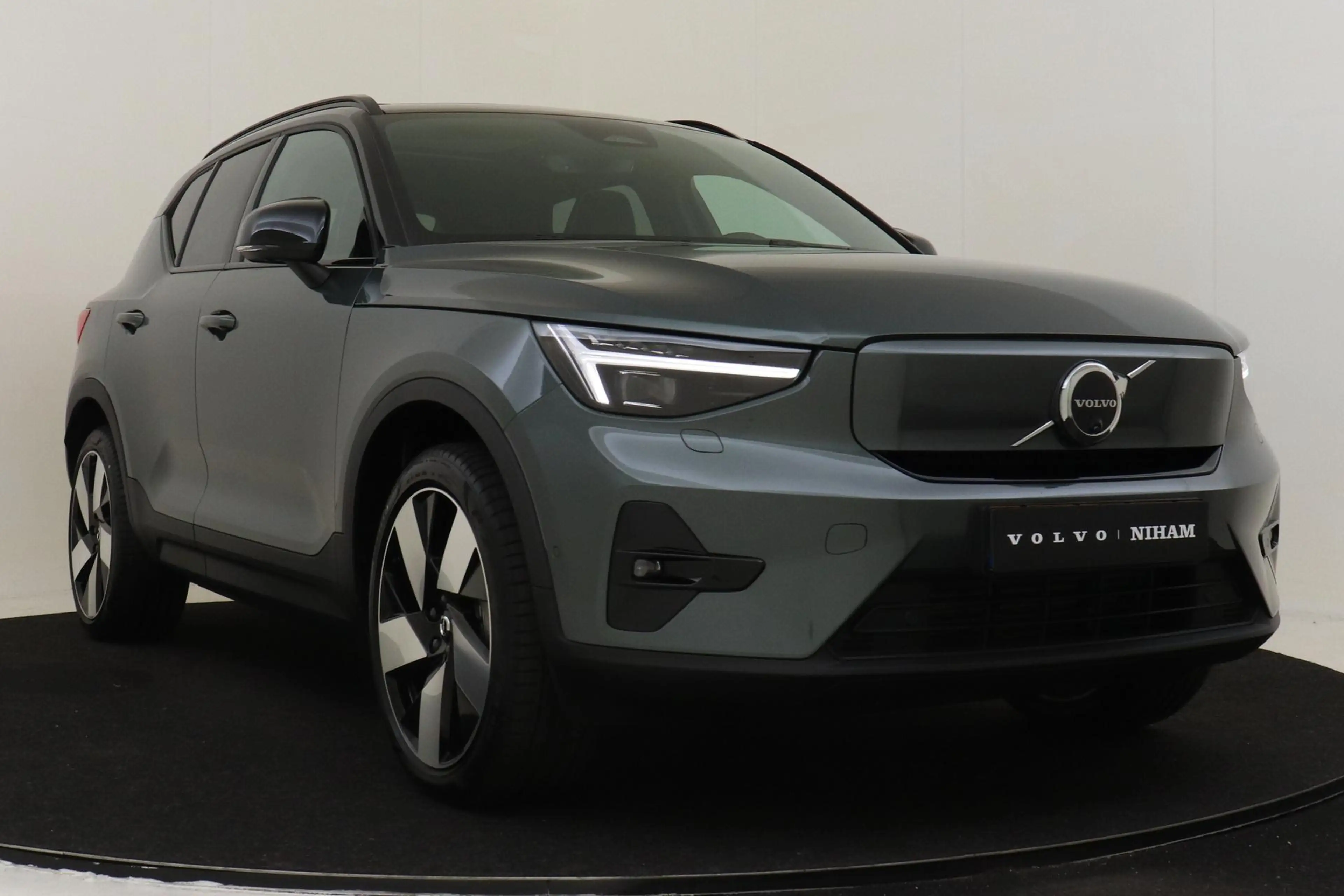 Volvo EX40 TWIN MOTOR ULTRA EUROPA 82 kWh -PANO.DAK|HARMAN/KA — photo 11