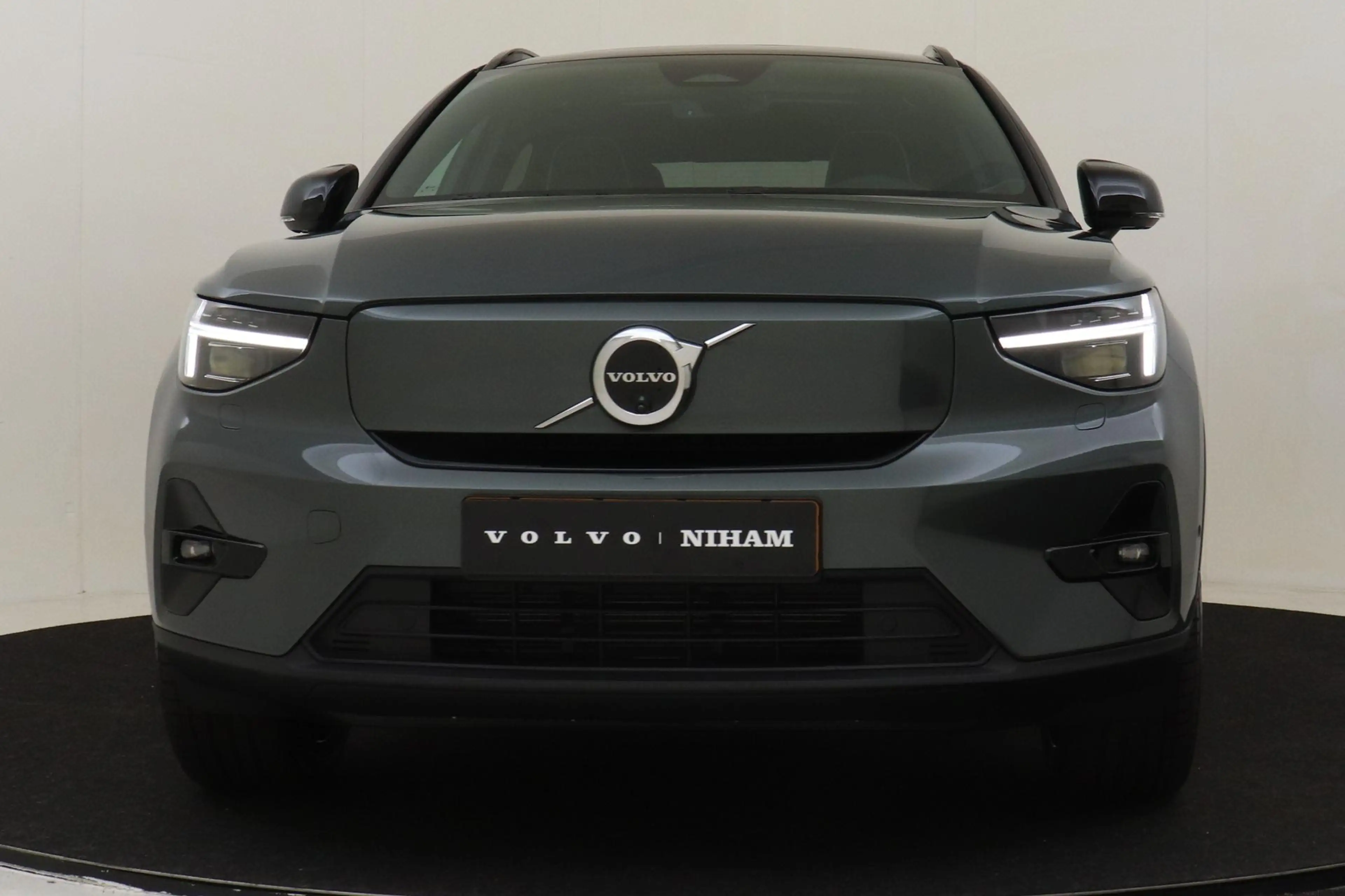 Volvo EX40 TWIN MOTOR ULTRA EUROPA 82 kWh -PANO.DAK|HARMAN/KA — photo 9