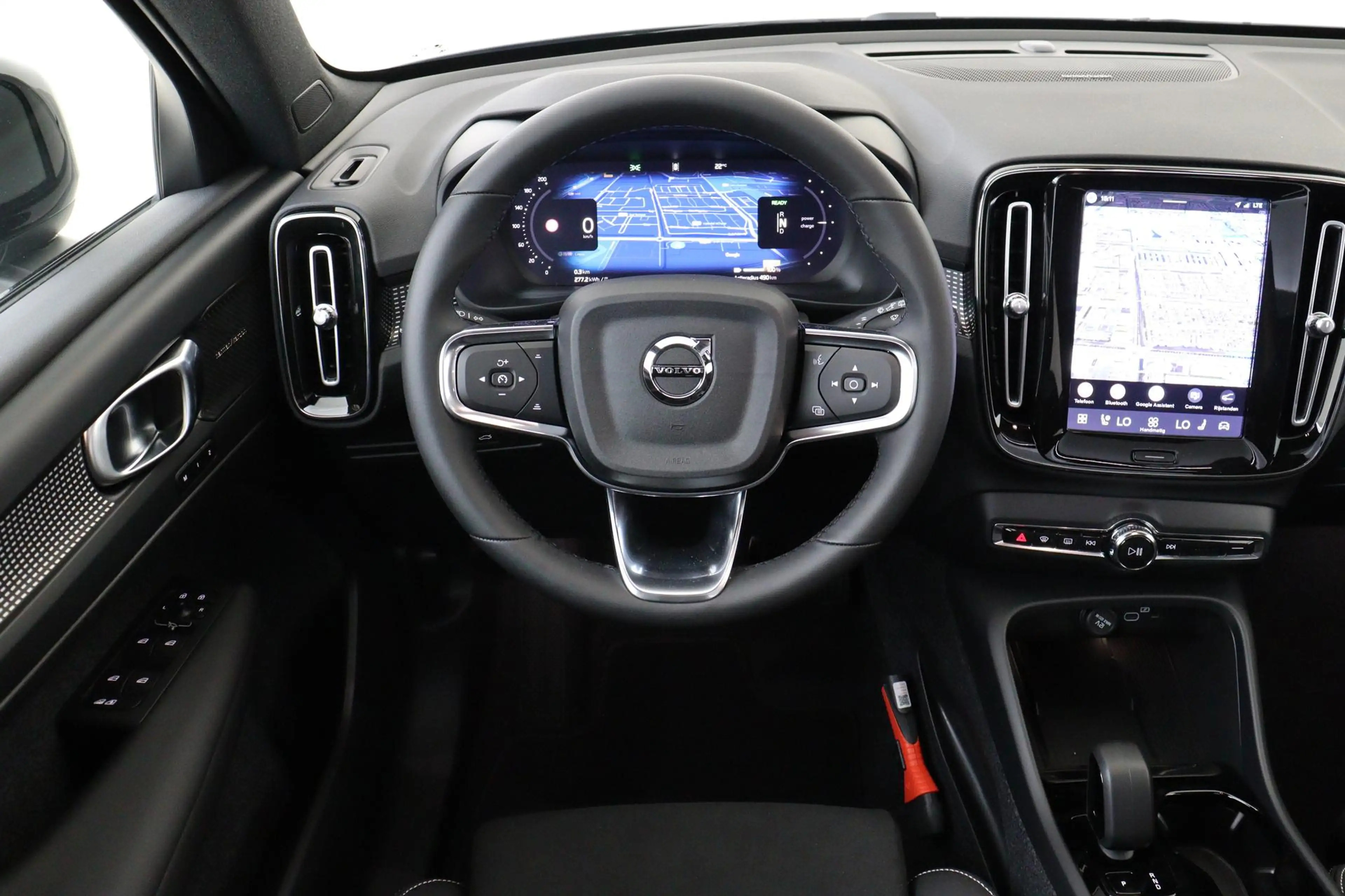 Volvo EX40 TWIN MOTOR ULTRA EUROPA 82 kWh -PANO.DAK|HARMAN/KA — photo 2