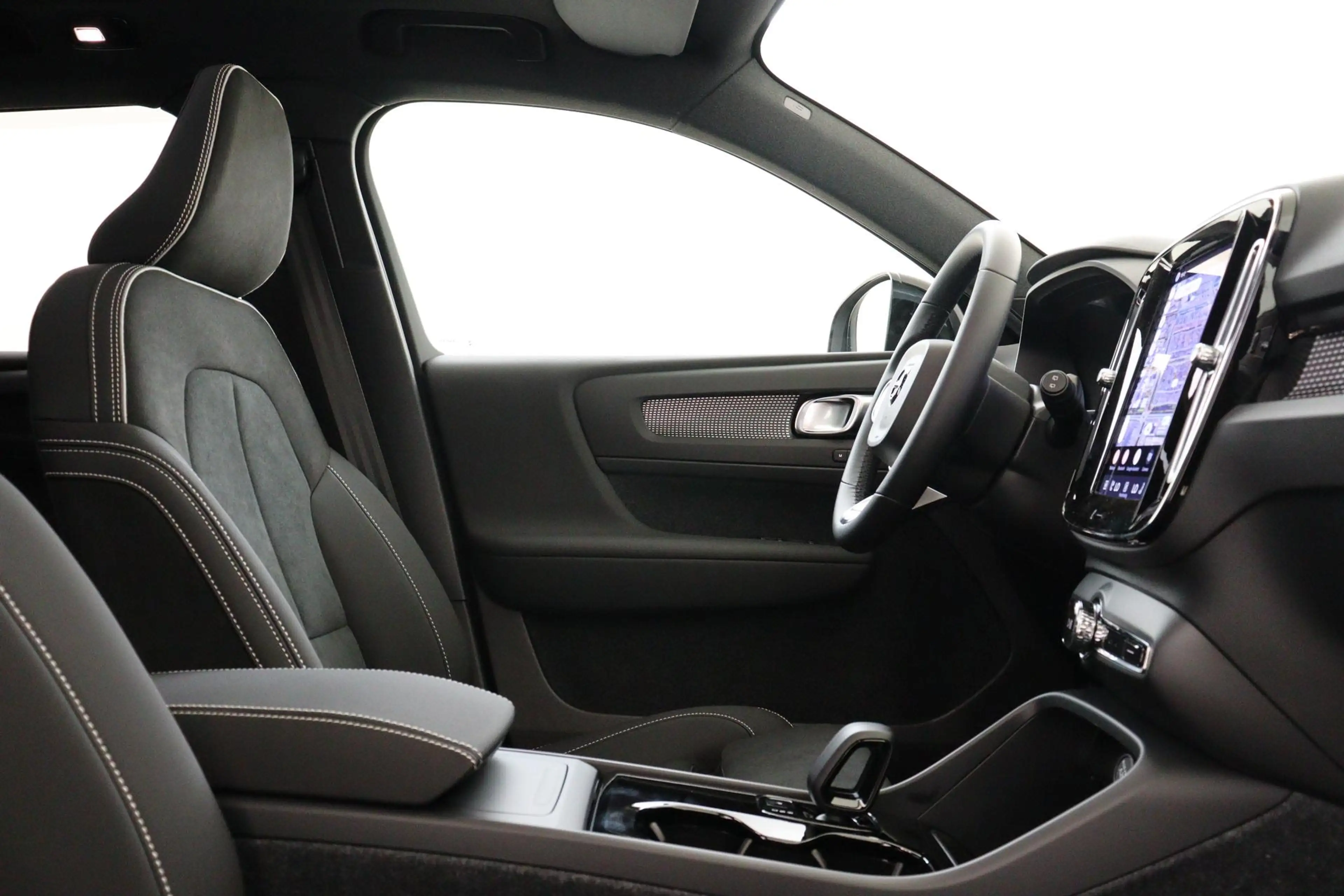 Volvo EX40 TWIN MOTOR ULTRA EUROPA 82 kWh -PANO.DAK|HARMAN/KA — photo 10
