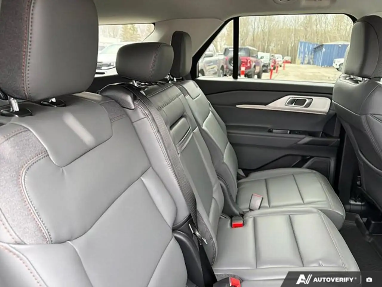 Ford Explorer снимка Ford Explorer