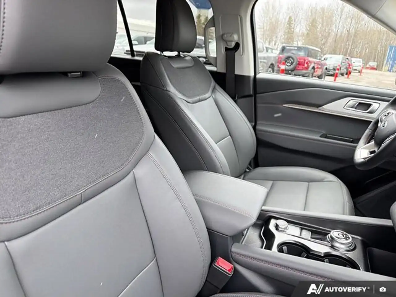 Ford Explorer снимка Ford Explorer