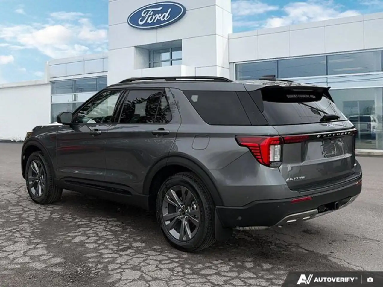 Ford Explorer снимка Ford Explorer