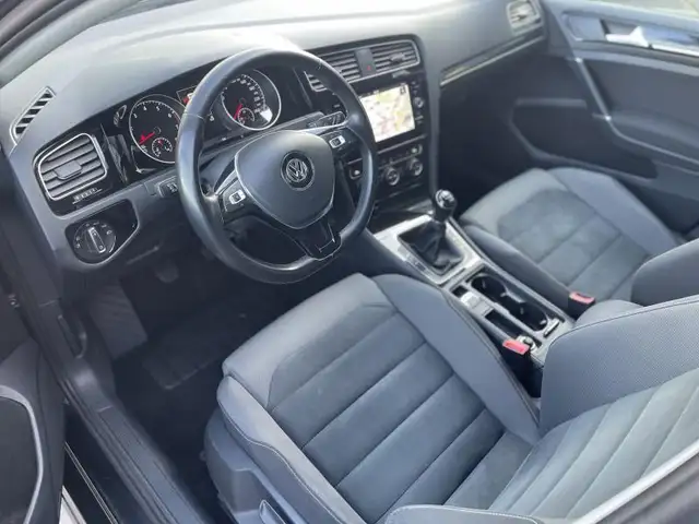 Volkswagen Golf view 6