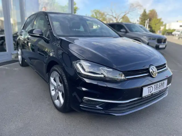 Volkswagen Golf view 3