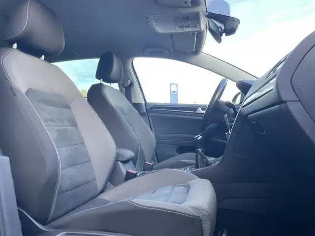Volkswagen Golf view 4