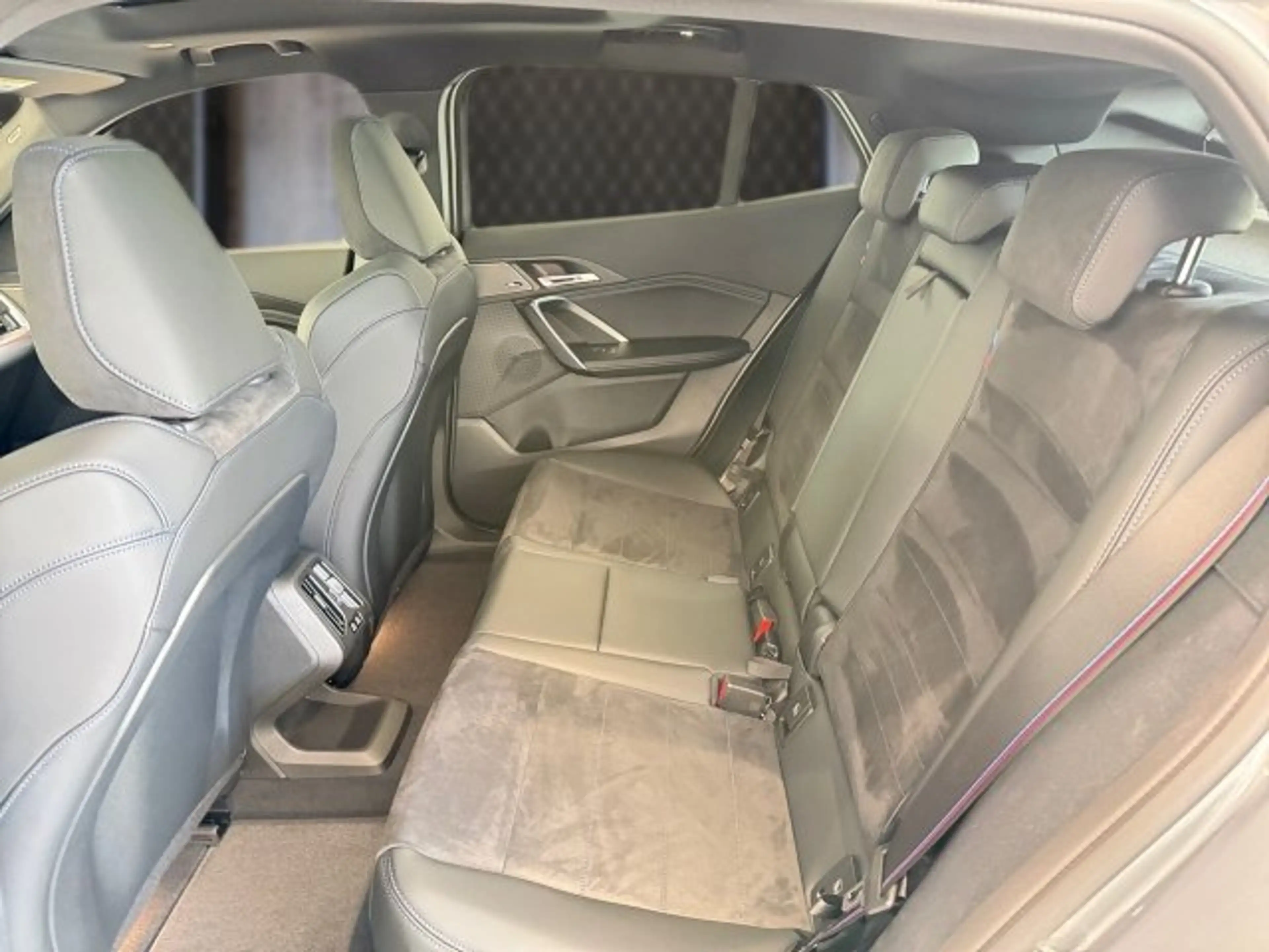 BMW iX2 eDrive20 U10 HB0 — photo 12
