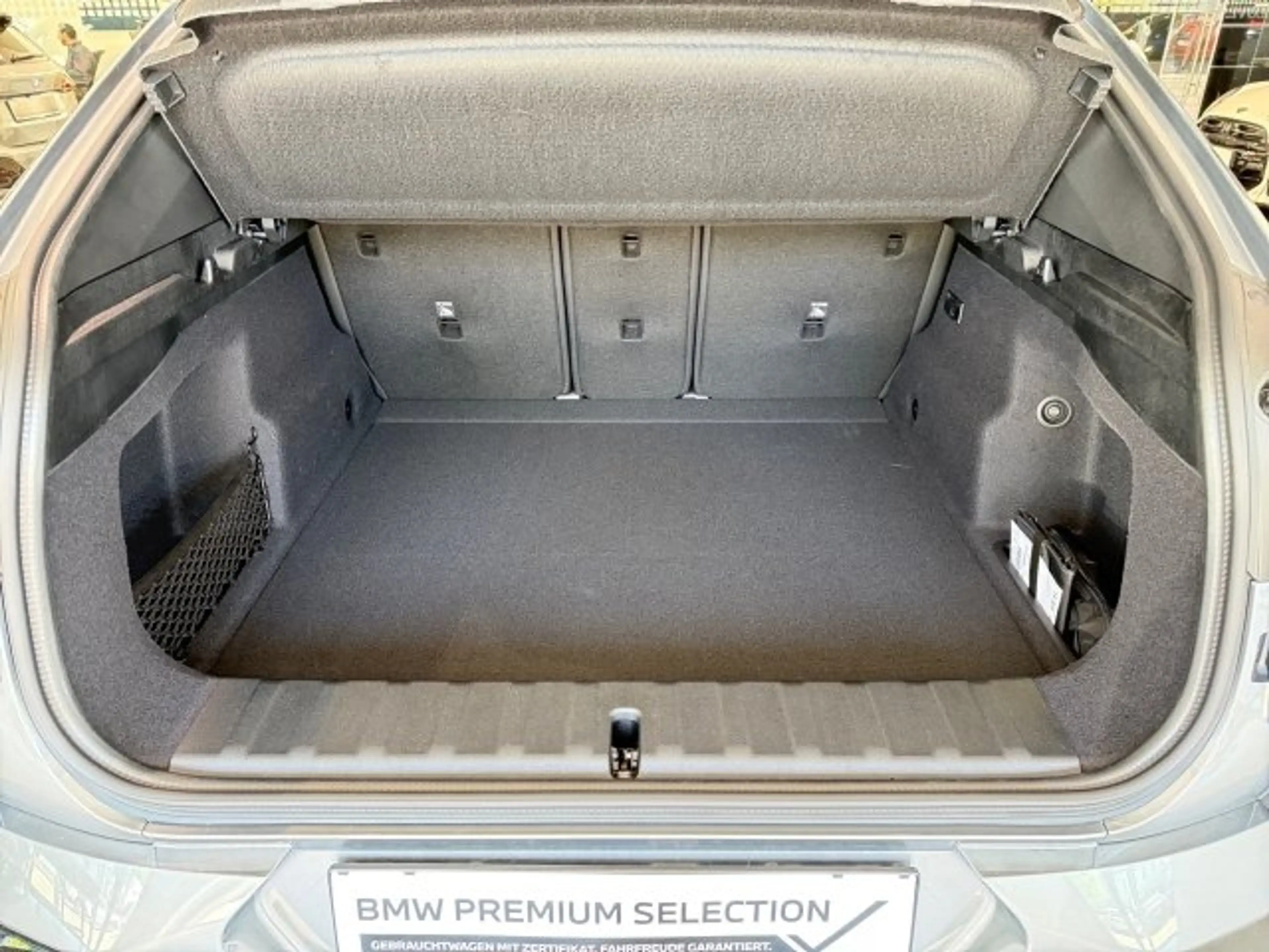 BMW iX2 eDrive20 U10 HB0 — photo 13
