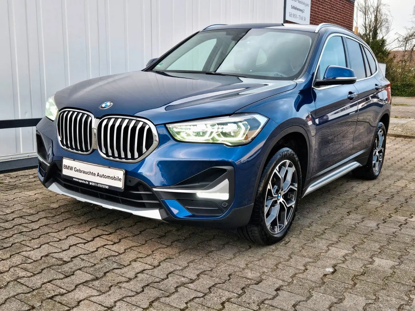 BMW X1 18d*NAVI+HUD*X LINE*AHK*KAMERA*PANORAMA*LED Blau - 1