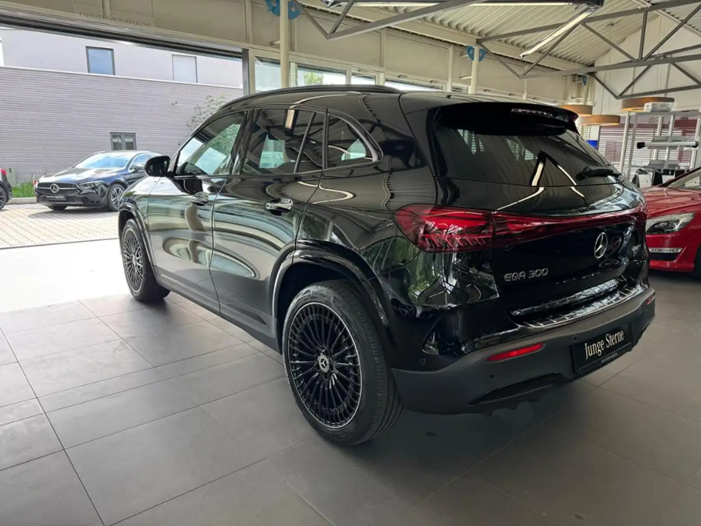 Mercedes-Benz EQA 300 4M AMG Adv Plus Night 20Zoll 360 Flexbon Zwart - 2
