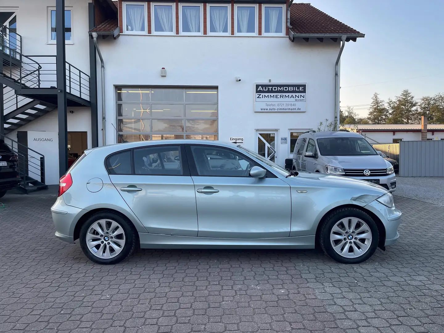 BMW 118 118i Limousine, PDC, 2-Zonen-Klima, Advantage Verde - 1
