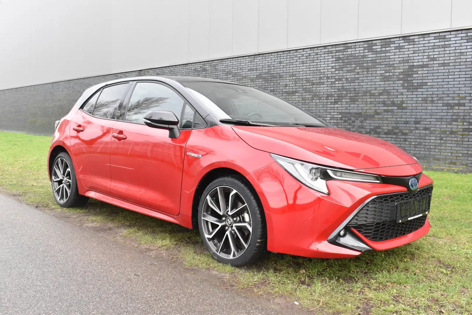 Toyota Corolla 1.8 Hybrid First Edition 2-tone Automaat Rood - 2