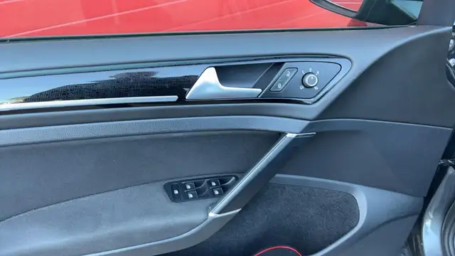 Volkswagen Golf view 8