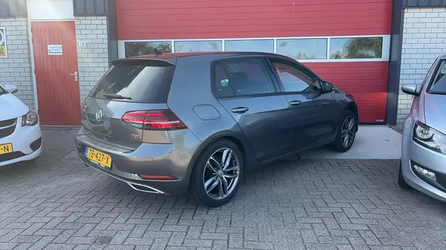 Volkswagen Golf view 2