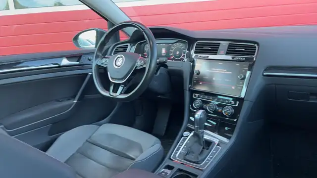 Volkswagen Golf view 5