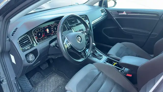 Volkswagen Golf view 6