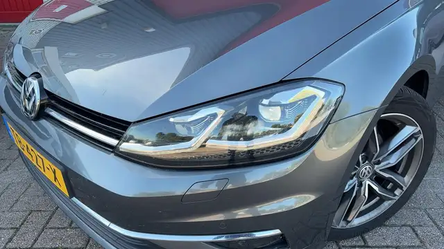 Volkswagen Golf view 3