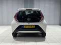 Toyota Aygo 1.0 VVT-i x-play | Dealer onderhouden | Nieuwe kop Wit - thumbnail 9
