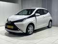 Toyota Aygo 1.0 VVT-i x-play | Dealer onderhouden | Nieuwe kop Wit - thumbnail 4