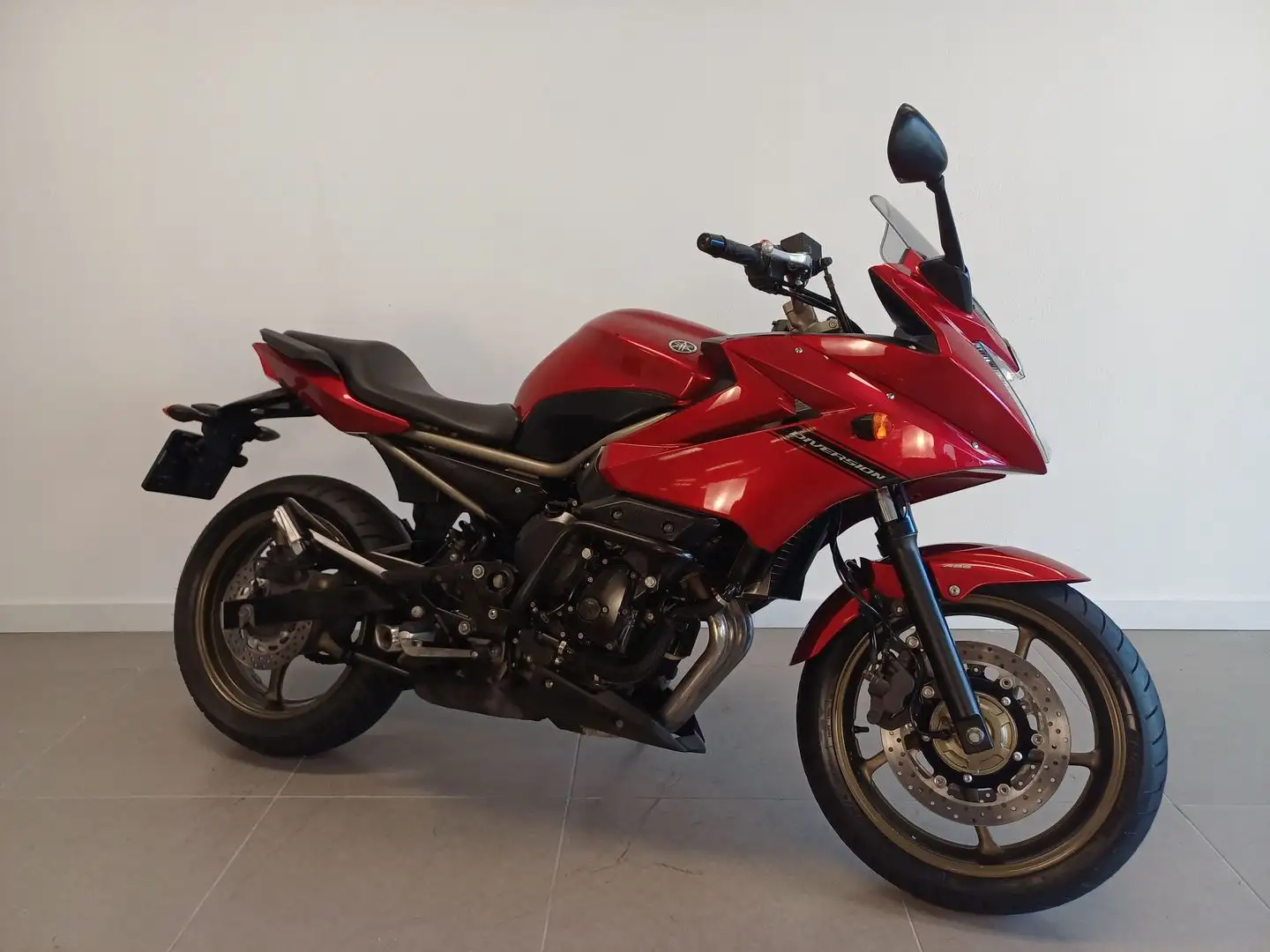 Yamaha XJ 6 ABS Rouge - 2