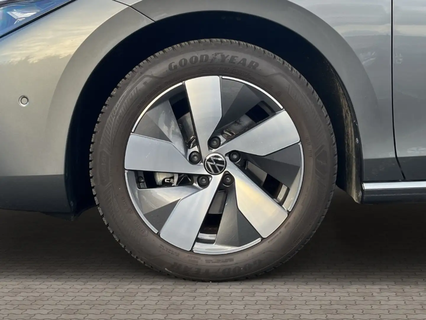 Volkswagen Passat 1.5 eTSI Business HUD Navi digi Cockpit Gris - 2