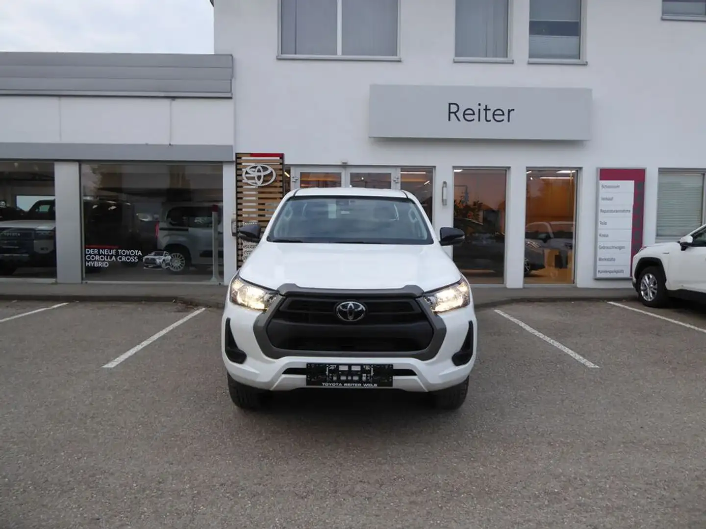Toyota Hilux DK Country 4WD 2,8 D-4D Weiß - 1