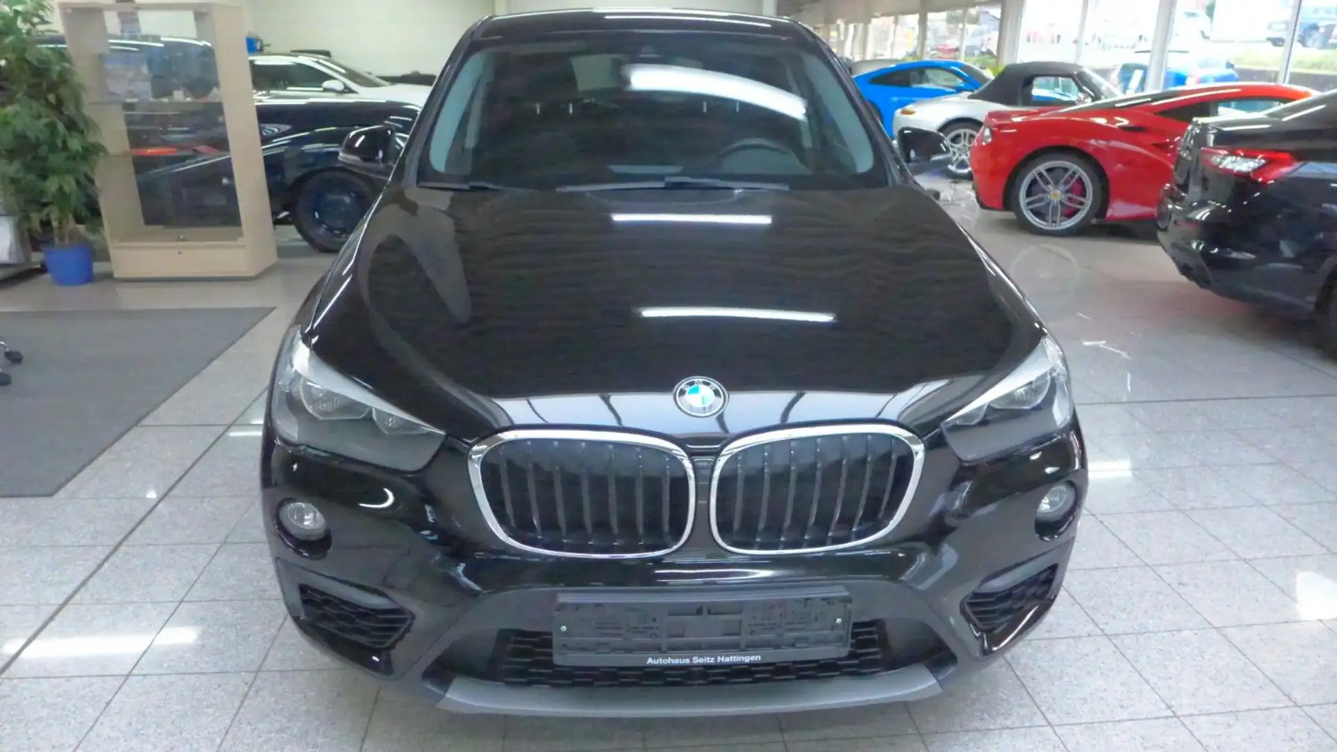 BMW X1 sDrive 18 i Advantage AUTOMATIK-NAVI-KLIMAAUT Nero - 2
