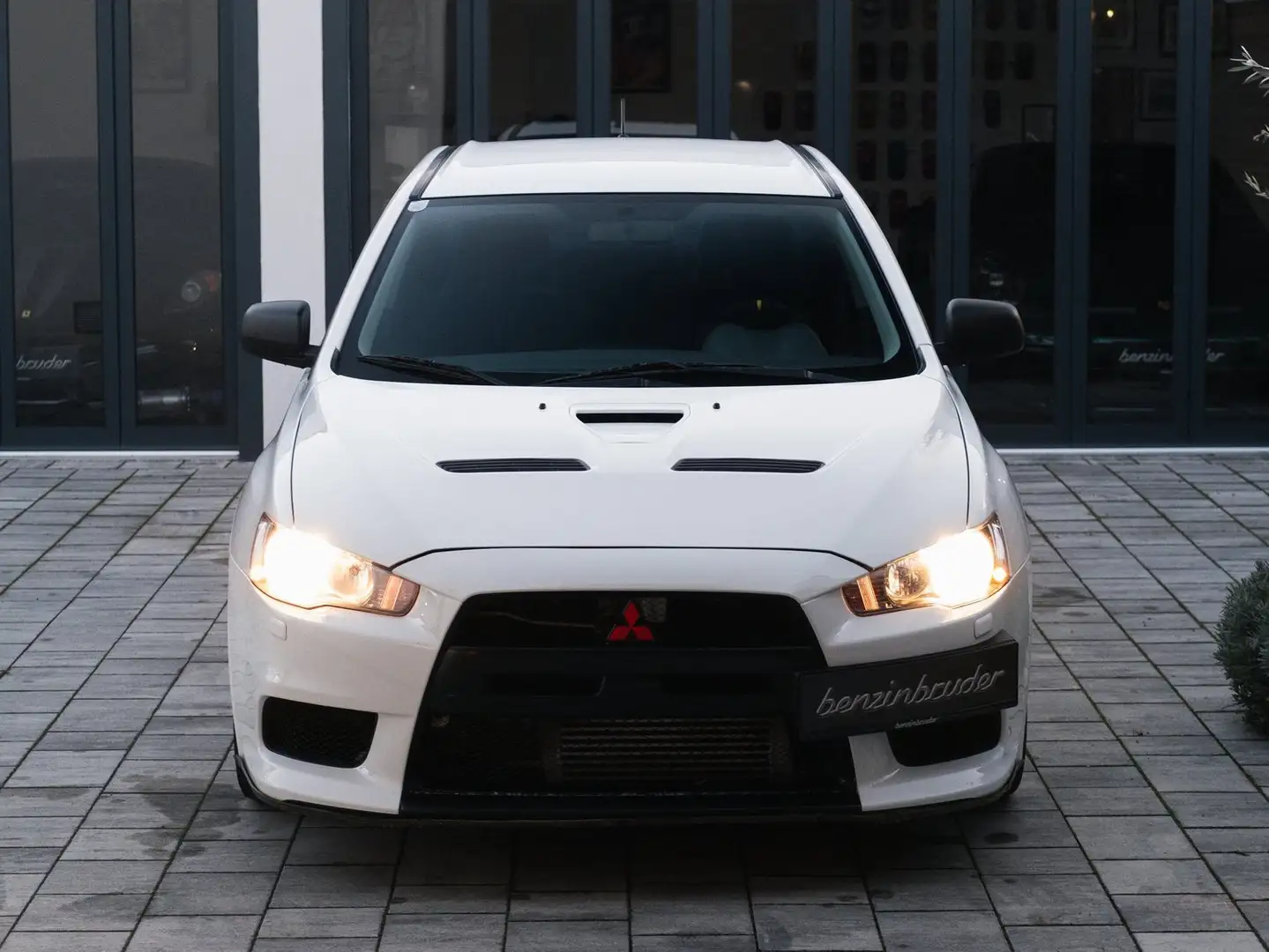 Mitsubishi Lancer Evolution X RS Weiß - 2