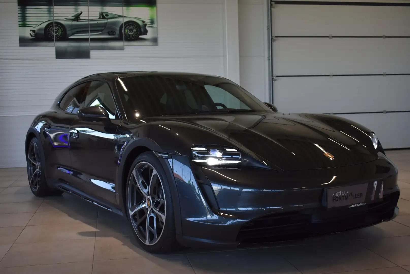 Porsche Taycan 4 Cross Turismo //Approved Grau - 1