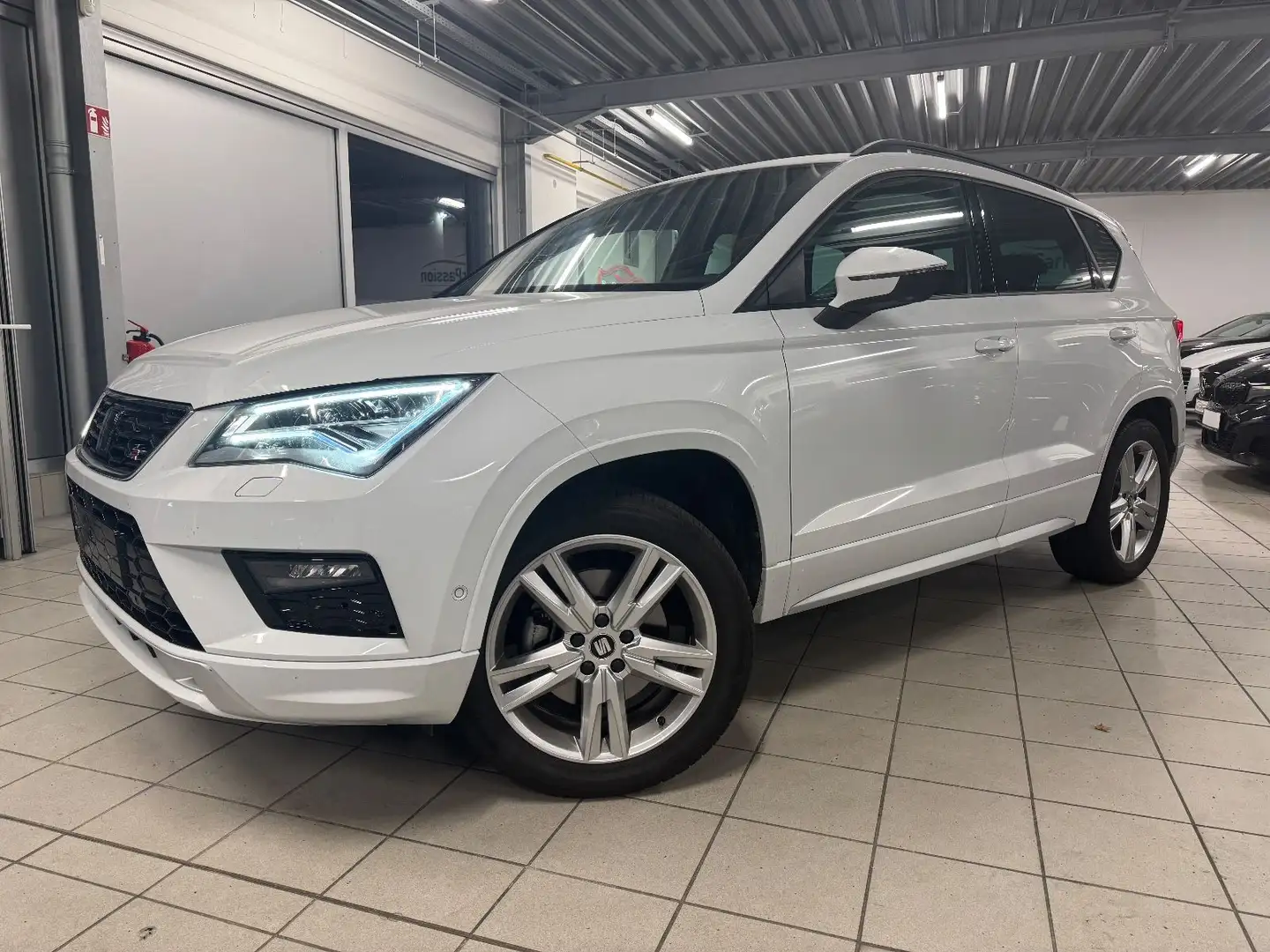 SEAT Ateca 2.0 TSI FR 4Drive * 1-Hand*NAVI*ACC*LED* Bianco - 2