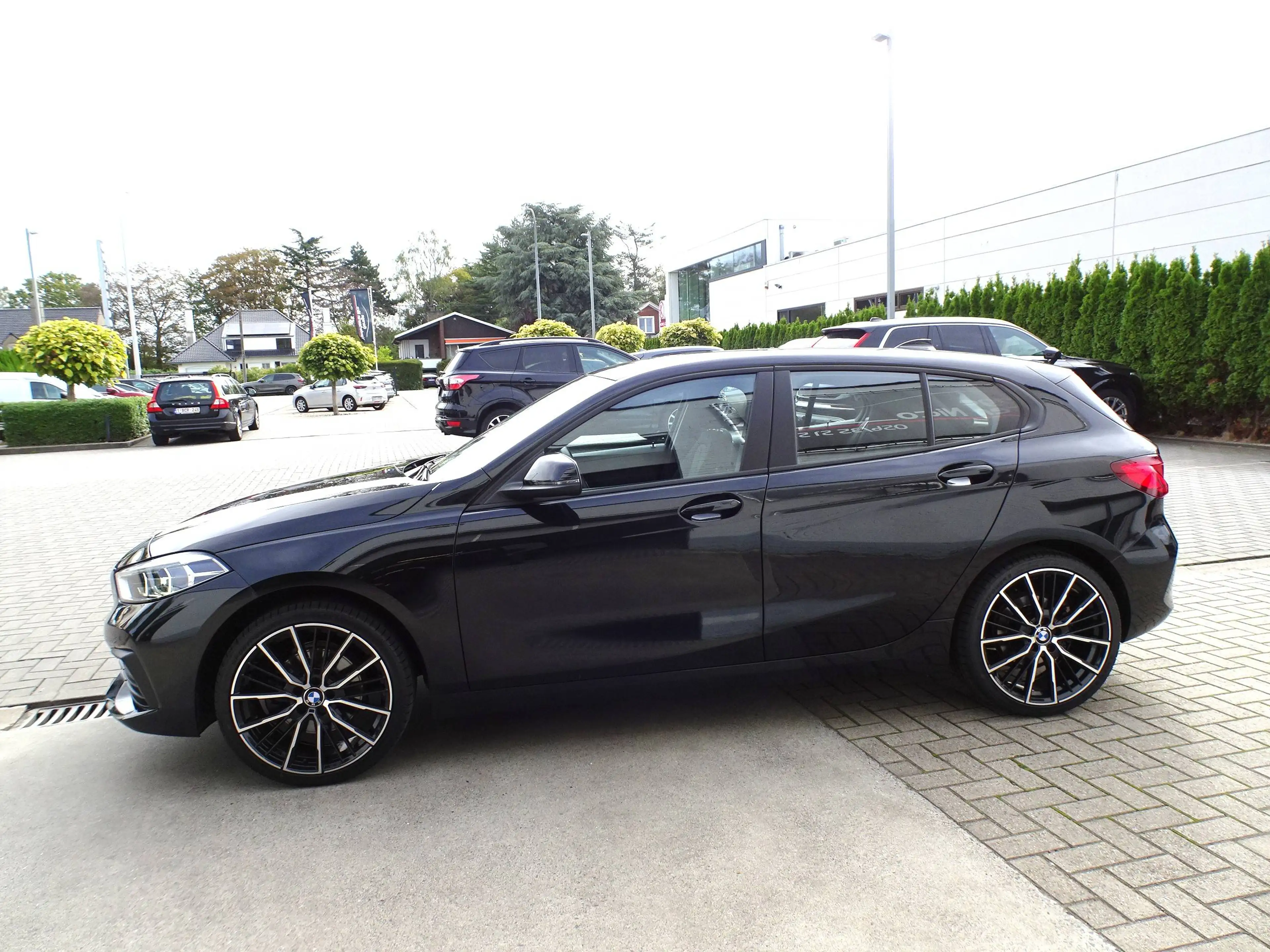 BMW 118 i 5d. VIRTUAL,CARPLAY,FULL LED,NAVI,CRUISE,DAB,BLUETH,AIRCO,ALU,SERVO — photo 2