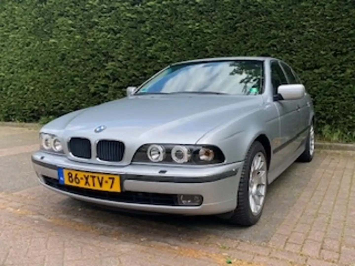 BMW 528 528i Executive Срібний - 1