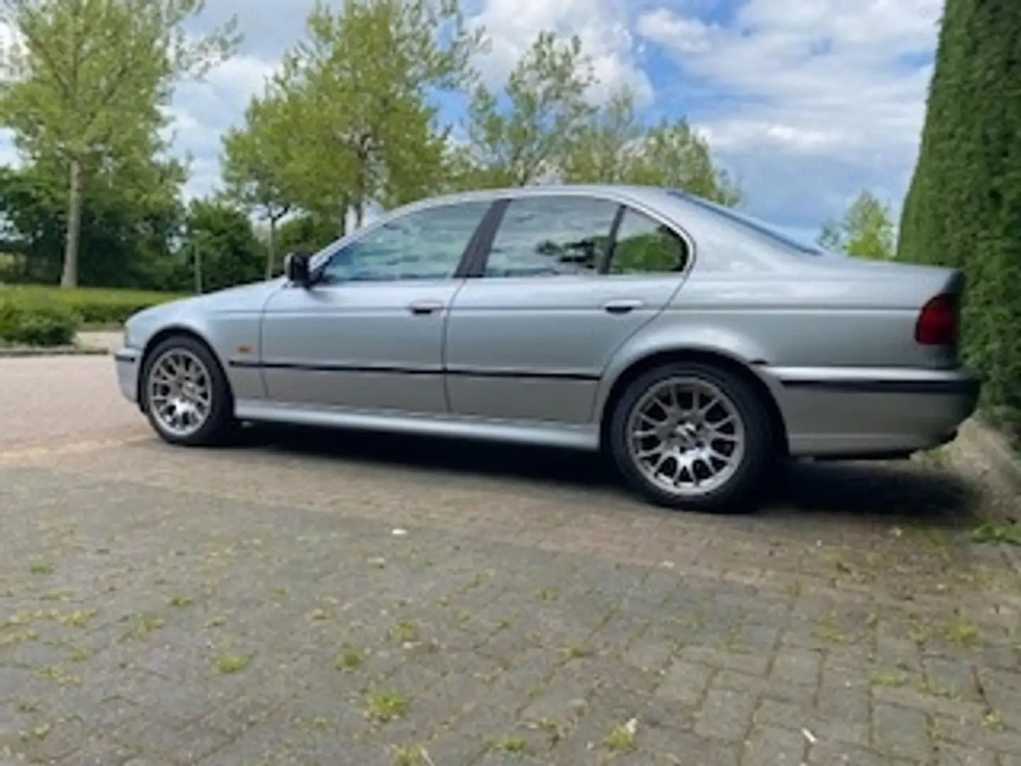 BMW 528 528i Executive Срібний - 2