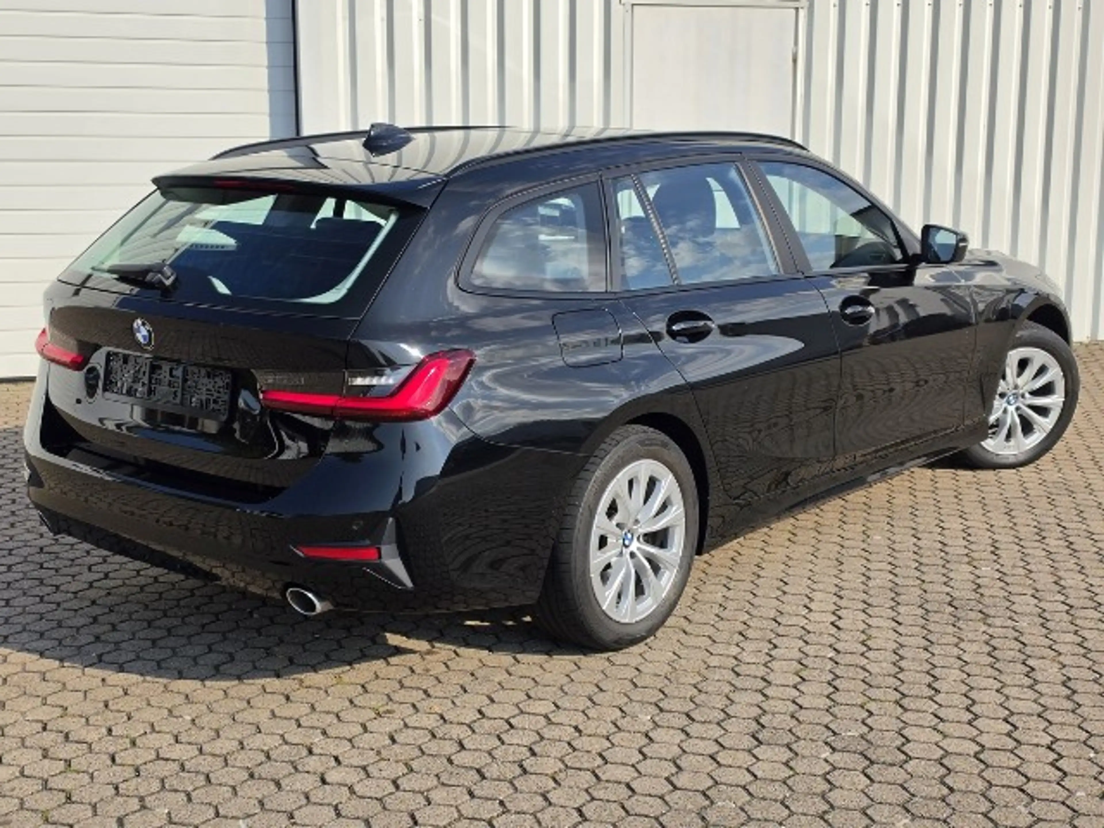 BMW 318 d*Sportsitze*Pano*Live Cockpit Prof.*DAB*LED — photo 9