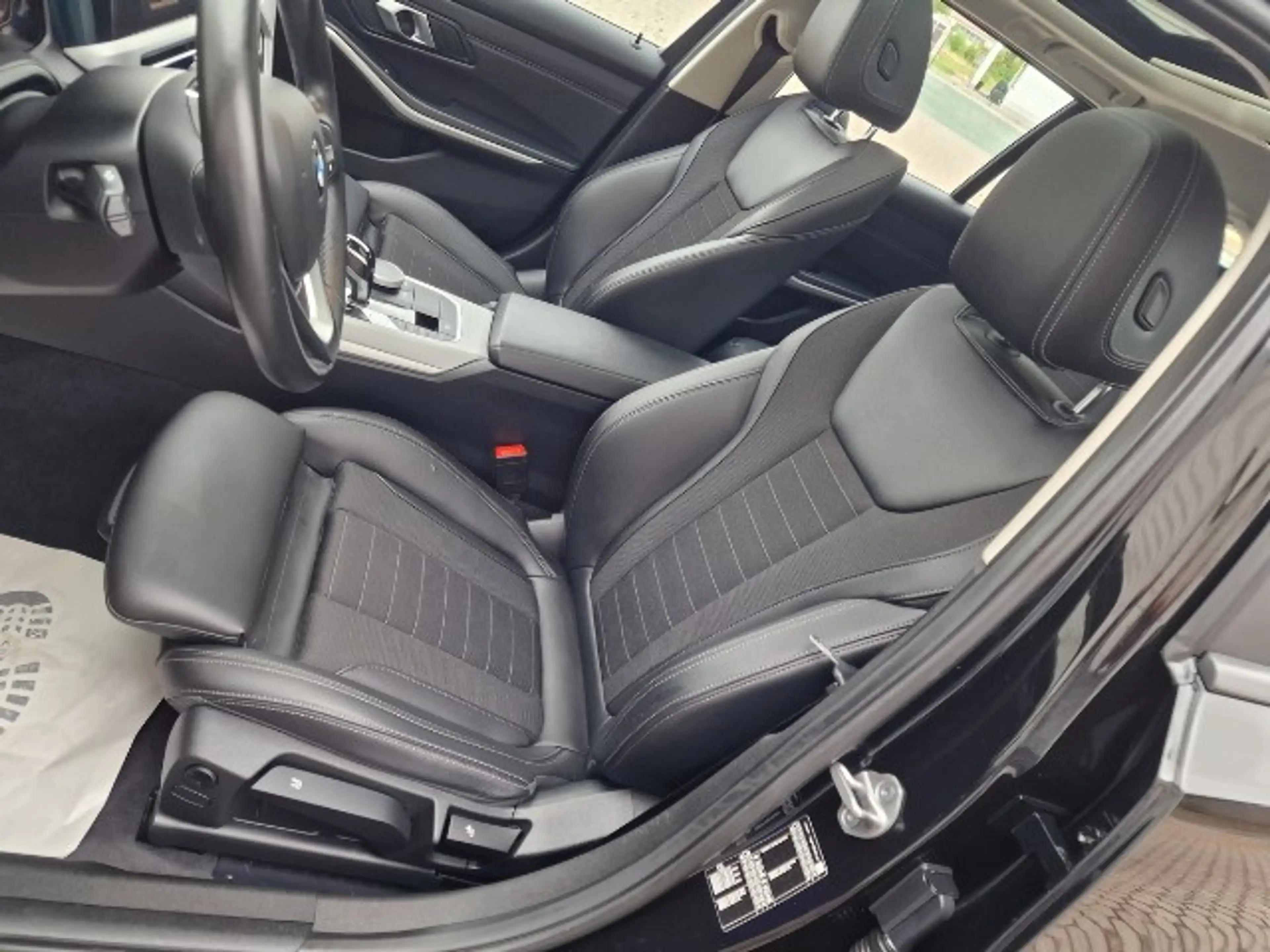 BMW 318 d*Sportsitze*Pano*Live Cockpit Prof.*DAB*LED — photo 15